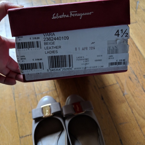 Great condition ferragamo Vara heel - Picture 4 of 7